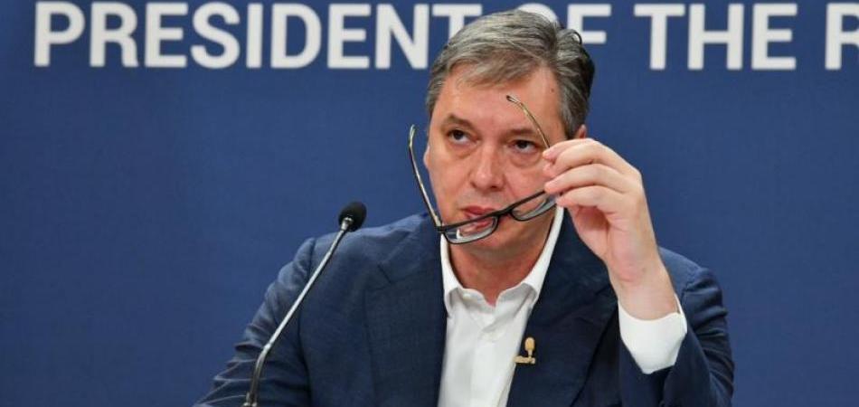 Vučićevo crtanje mete na Dinku Gruhonjiću