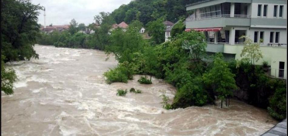 BANJA LUKA: Potopljena dva mosta, strah od pucanja brane