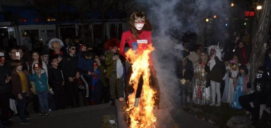 Strah na karnevalskoj lomači