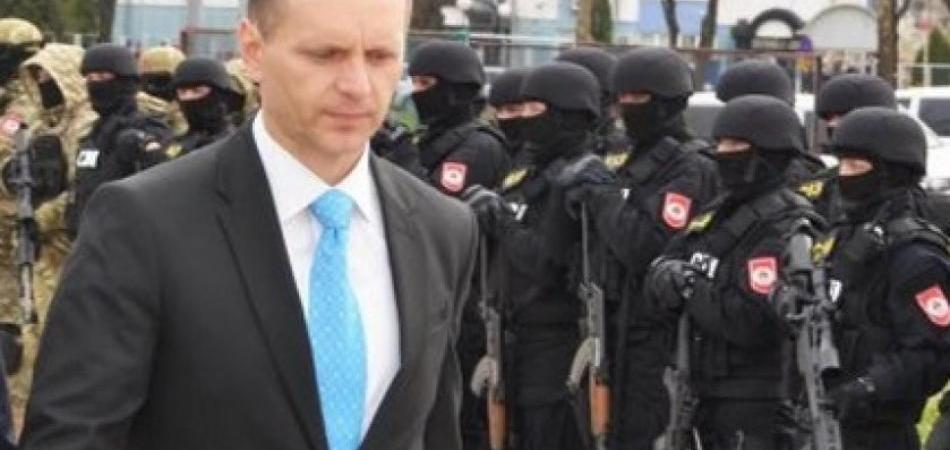 Šutite i podržite policiju protiv naroda!