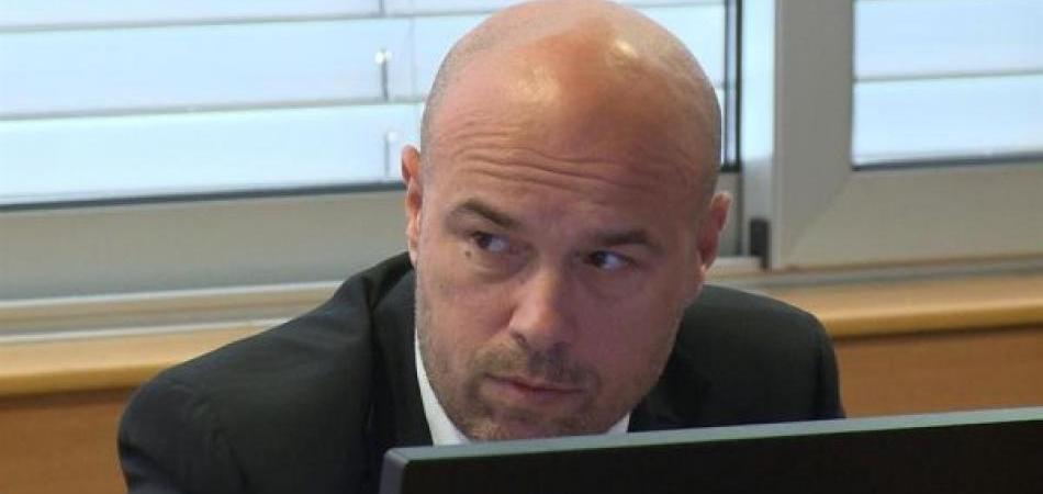 Tegeltija, partijski prijatelj broj jedan
