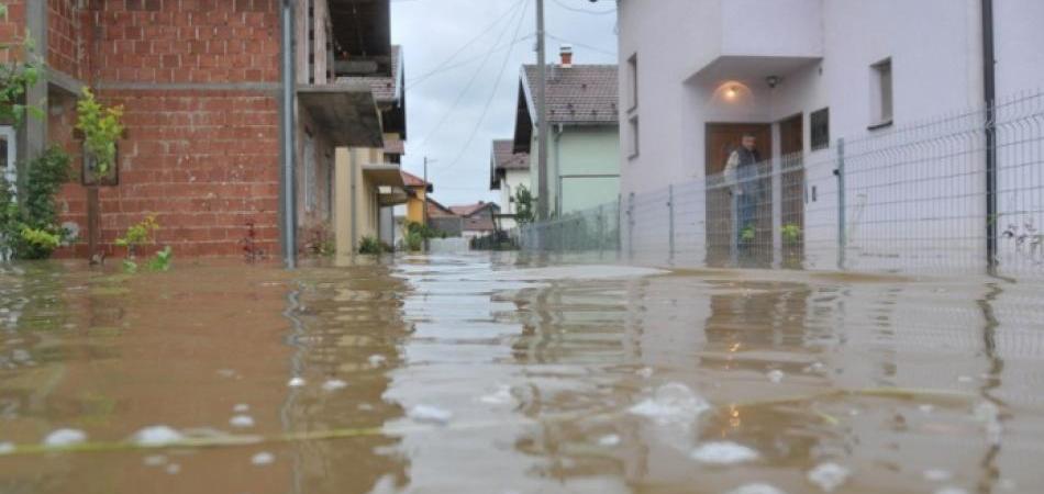 POPLAVE U BiH: Klizište odnijelo džamiju kod Vlasenice, poginula jedna osoba