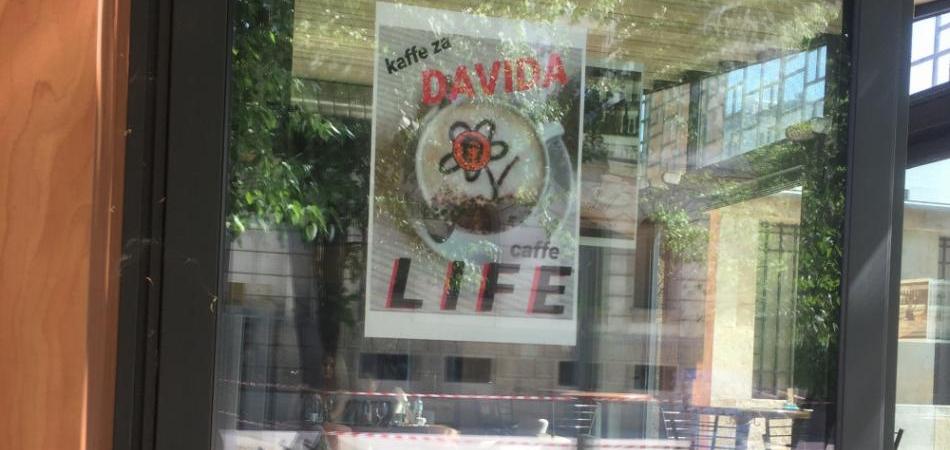 Najezda inspektora i specijalaca u kafeu Pub Life