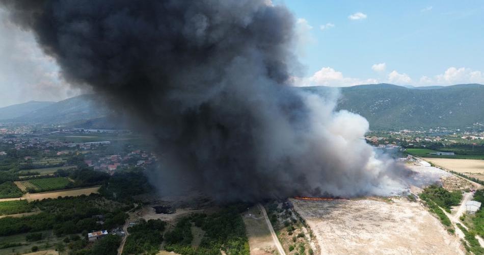 Zbog požara na deponiji Uborak ugroženo je 120 hiljada stanovnika Mostara i regije