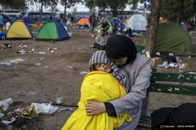 BUDIMPEŠTA: Migranti ponovo na stanici, vozovi ne saobraćaju