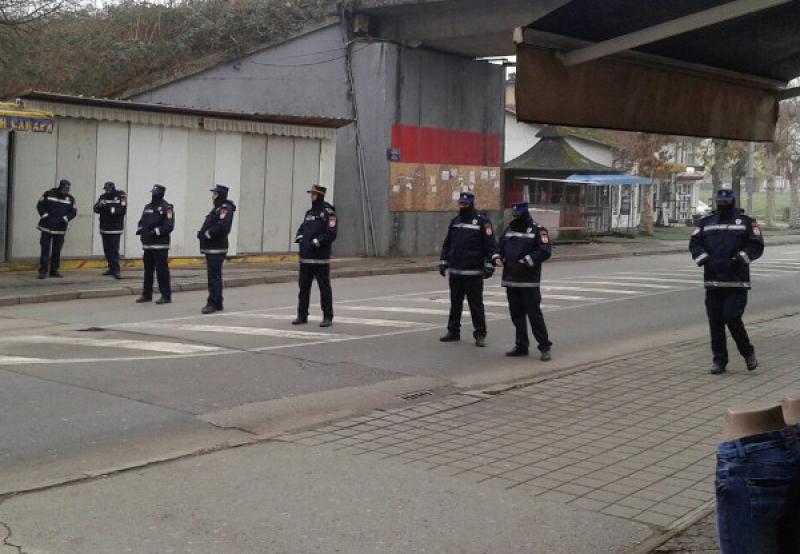 BLOKADA BOSANSKOG BRODA: 150 policajaca u borbi protiv pijace