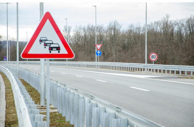 Šampioni opstrukcije, prekomjernog trošenja, nerada i neznanja