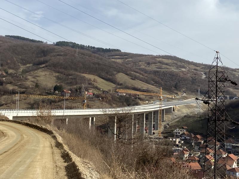 Novcem od akciza krpimo budžetske rupe, a za gradnju autoputeva dižemo kredite