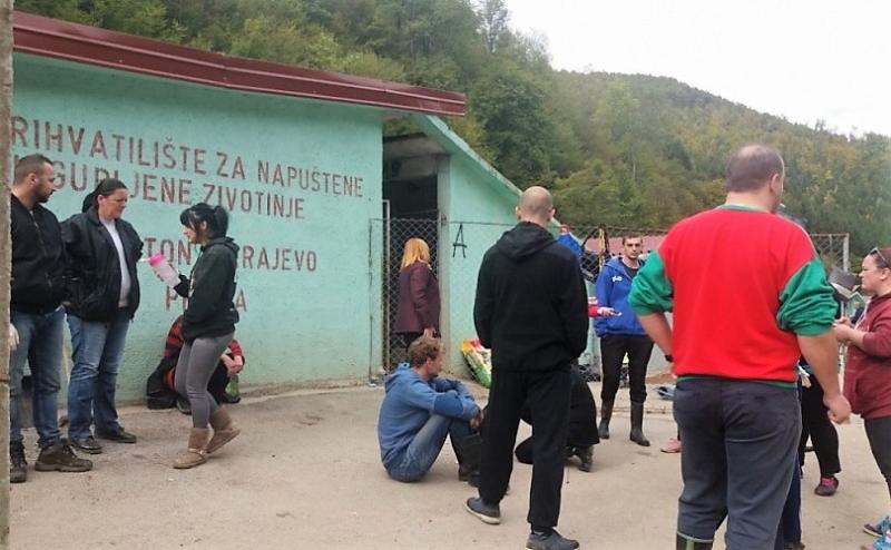 Imam pištolj, sve ću vas upucati!