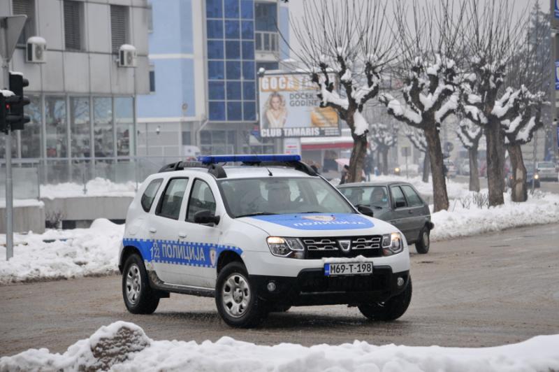 POPLAVE U MAGLAJU I DOBOJU: Policija spasila svoja vozila, građane niko nije upozorio! 