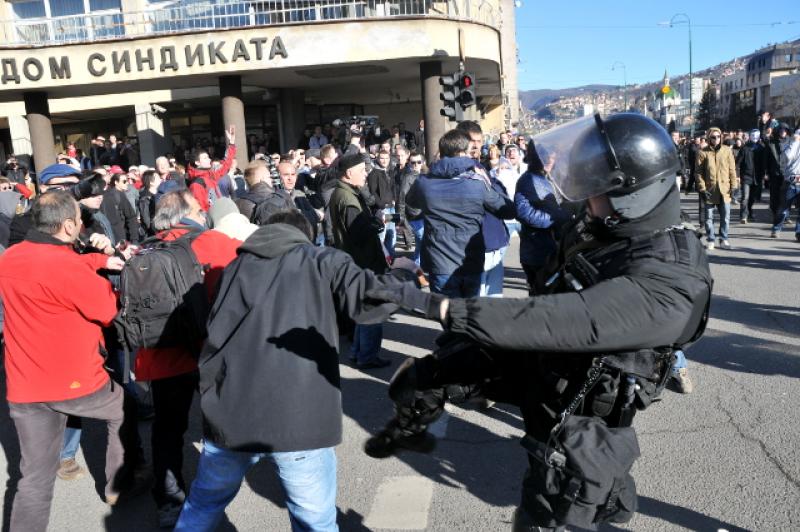 VLASTI U STRAHU: Za gušenje građanskih nemira policiji kupljena oprema vrijedna 23 miliona KM!