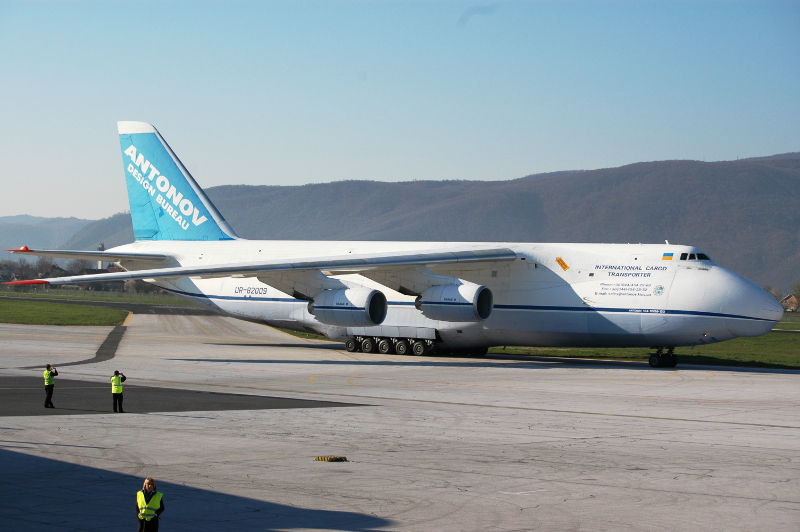 Vojna igračka od 400 tona na sarajevskom aerodromu