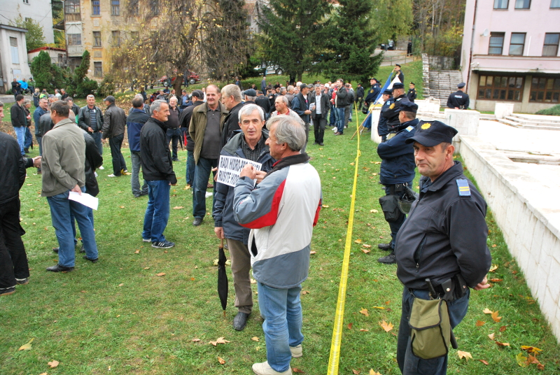 PROTEST: Radnici "Hidrogradnje" ponovo pred Vladom FBiH