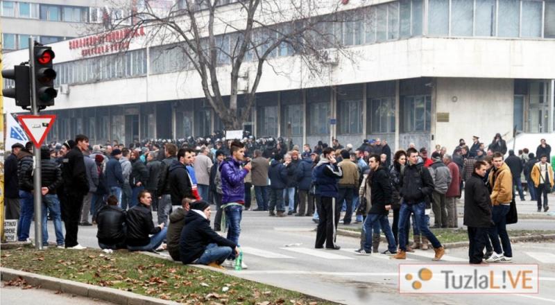 TREĆI DAN PROTESTA: Izlazak na ulice najavili građani Banje Luke, Sarajeva, Jajca, Tuzle...