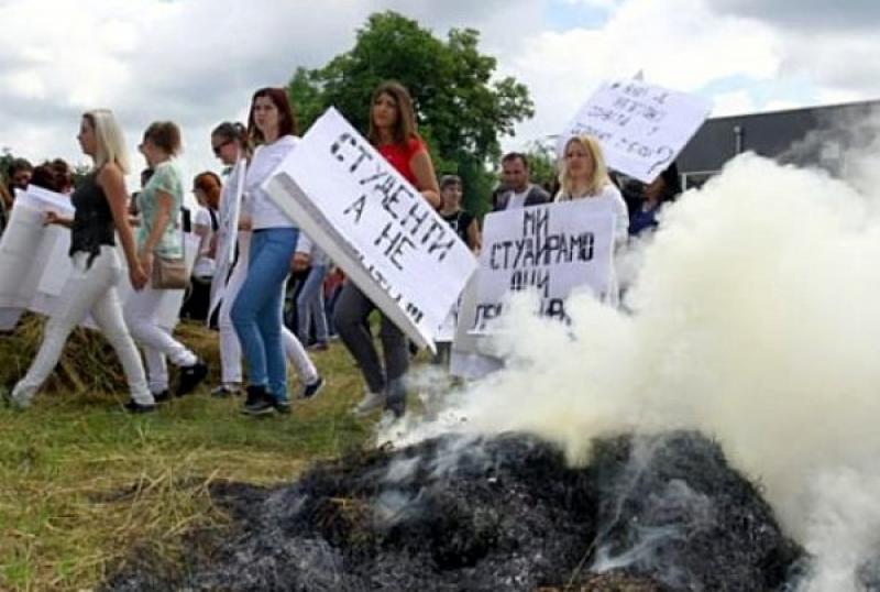 STUDENTSKI PROTEST U BANJOJ LUCI: Kozaračko kolo protiv korupcije, kriminala, nepotizma i ponižavanja