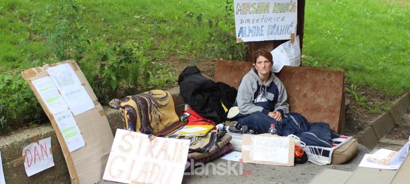 ZBOG NAMJEŠTANJA KONKURSA: Zinaida Šljivić danima štrajkuje glađu ispred zgrade Vlade TK