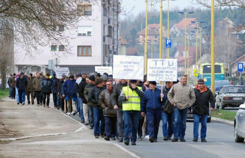 TUZLA: Radnici TTU i danas pred zgradom kantonalne vlade