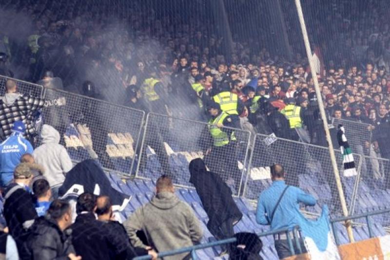 BOGATI SE BOGATE, PRAVDE NEMA NIGDJE: A momci se na stadionu tuku!