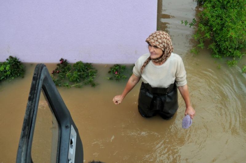 POPLAVE: 20 mrtvih u Doboju, kritično u Šamcu, Bijeljini, Željeznom Polju...