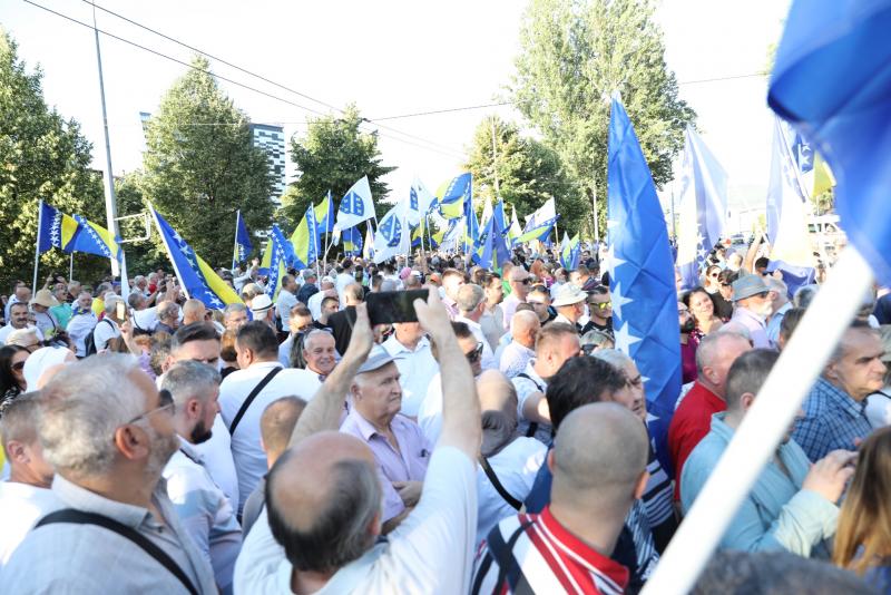 Održan multistranački protestni skup pod vodstvom SDA (foto)