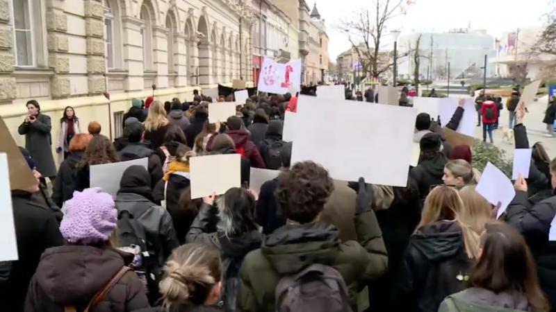 Kako je Vučić doveden u pat poziciju