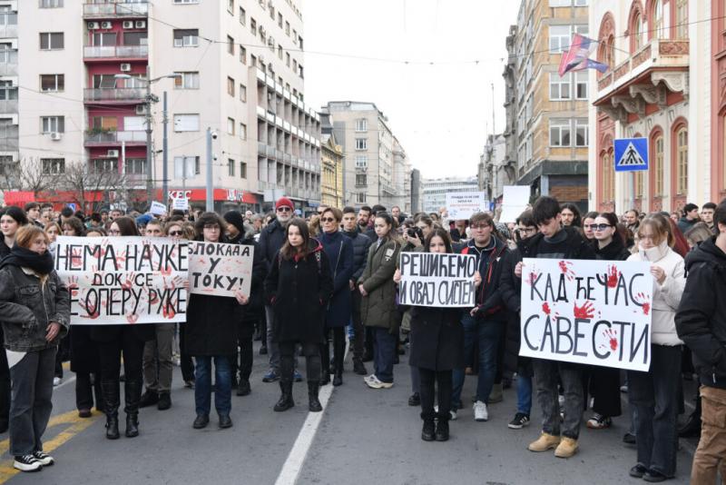 Avet prošlosti sa nožem u ruci