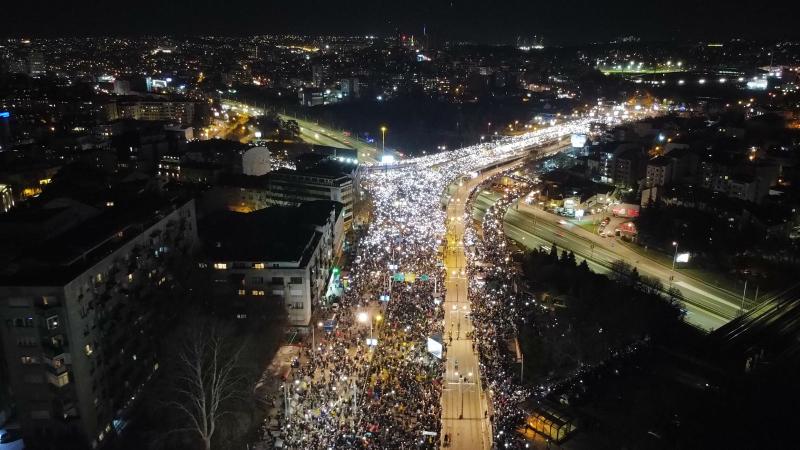 Srednjim prstom protiv pobunjenih građana