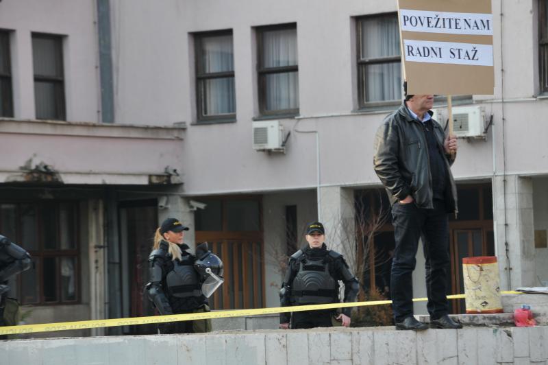 Ko će riješiti probleme radnica Borca iz Banovića?