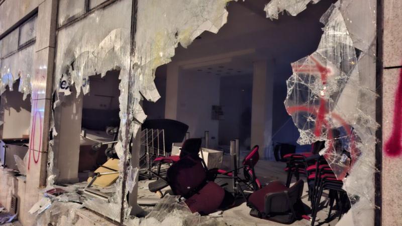 Slučaj demoliranih SNS prostorija – je li reč o režimskoj zamci?