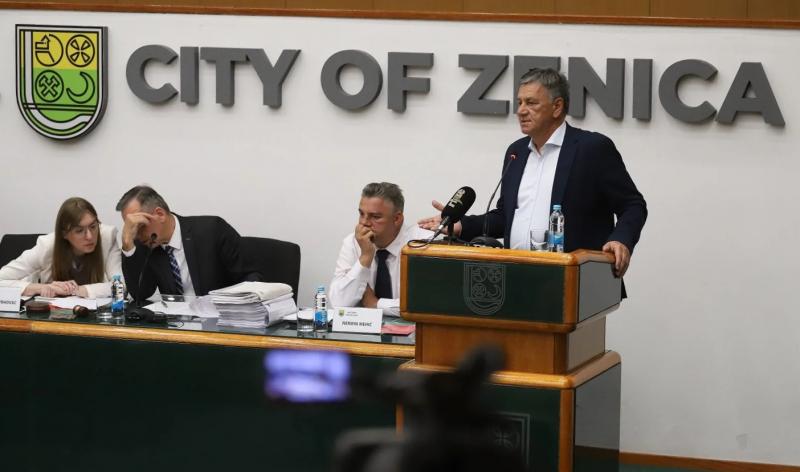 Kako je Fuad Kasumović ponizio vijećnike i ponovo prevario Zeničane?