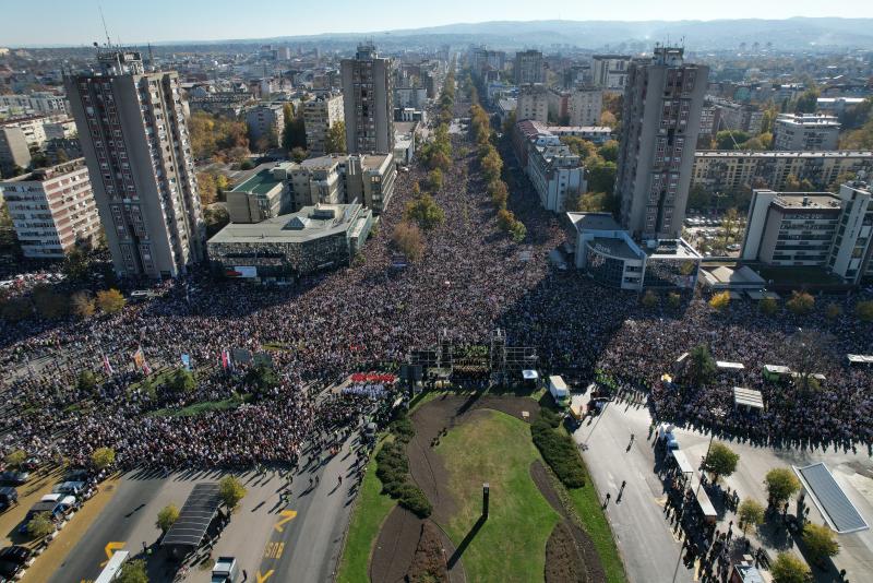 16 minuta tišine za poginule ispod nadstrešnice