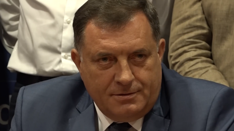 Dodikov let na krilima desnice
