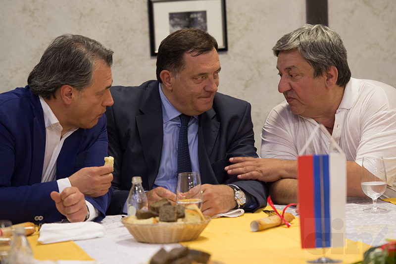 240 miliona na računu Serdarova, nula megavata za građane