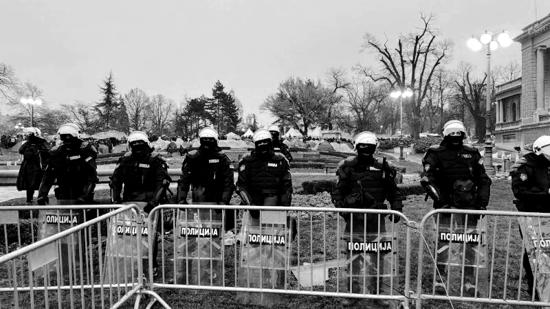 Sukob građana sa policijom, ubistva i odlaganje izbora