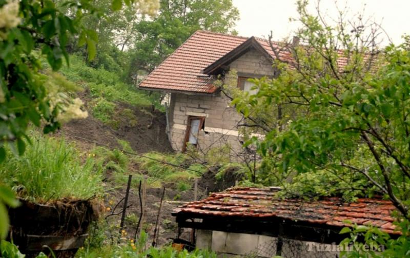 GEOLOZI UPOZORAVAJU: Očekujemo pojave novih klizišta!