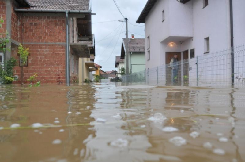 POPLAVE U BiH: Klizište odnijelo džamiju kod Vlasenice, poginula jedna osoba