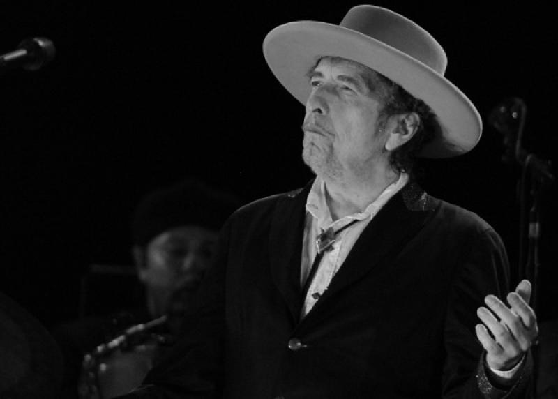 BOB DYLAN: Od glamoura ne vidimo uništenje ljudskog života