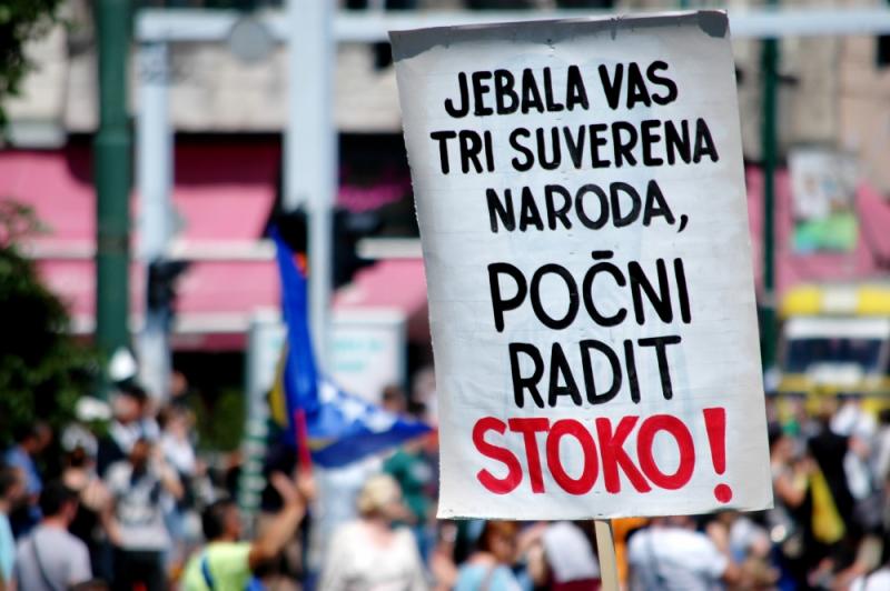 U Zenici protesti građana ispred zgrada općine i kantona