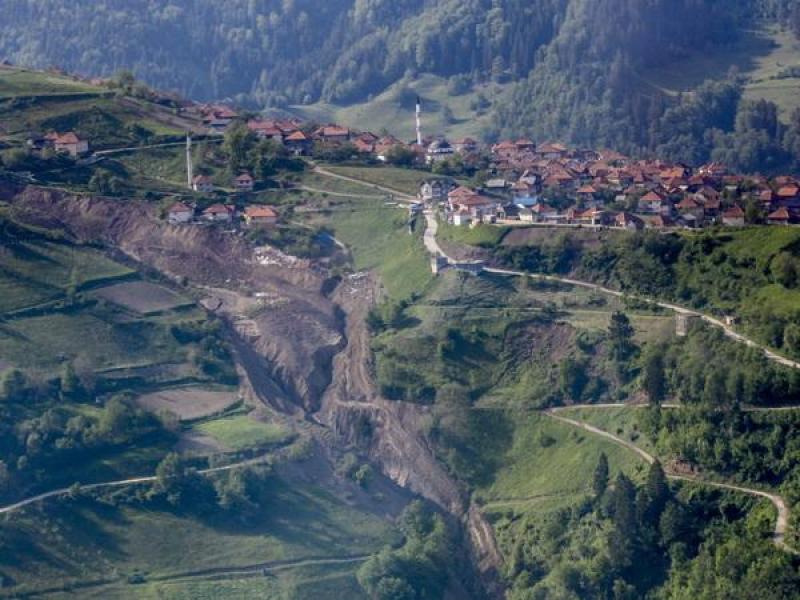 BIROKRATIJA GORA OD POPLAVE: Vlasnik o svom trošku mora srušiti kuću stradalu u klizištu!